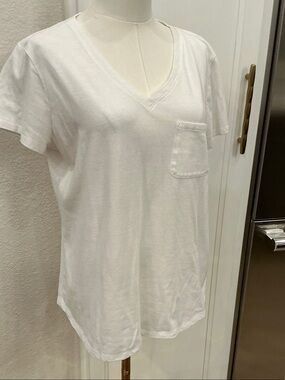 bcg Women's White V-Neck Pocket Tee